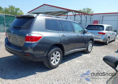 2013 Toyota Highlander Base Plus V6 из США, поврежденный, VIN 5TDBK3EH8DS189583